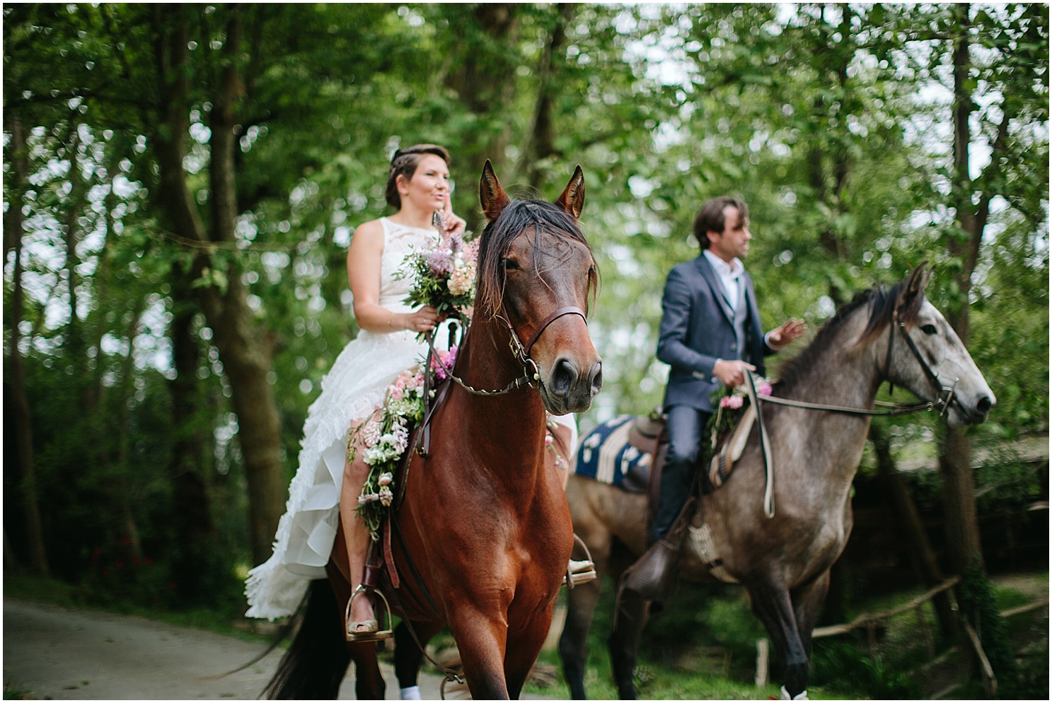 arrivée a cheval au coco barn mariage
